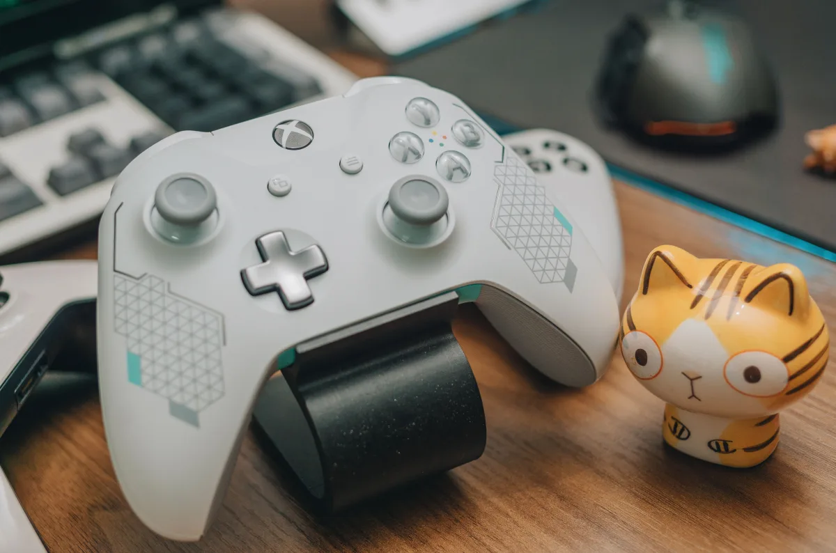 Xbox controller, mouse, and keyboard on a desk showing PC and console gaming peripherals