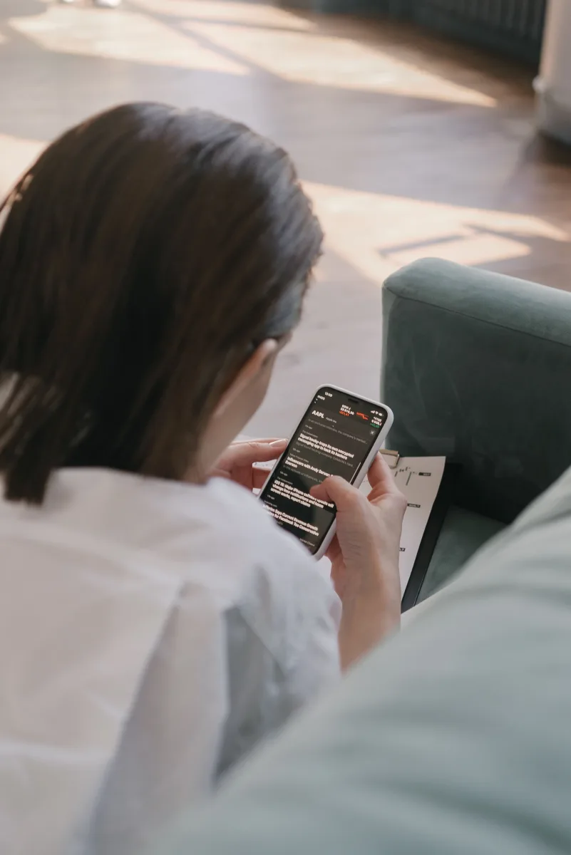Learner accessing mobile e-learning platform on smartphone