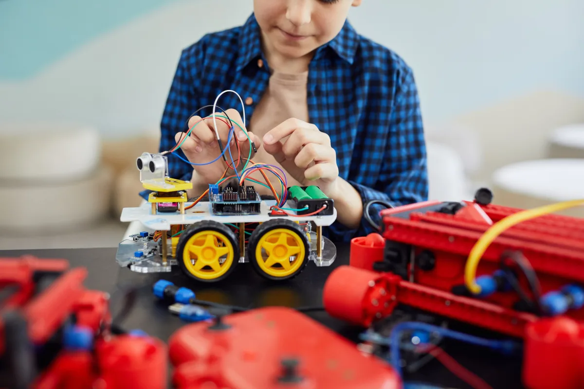 Young boy assembling robotic toy car — 7-point framework to evaluate STEM educational kits 2026